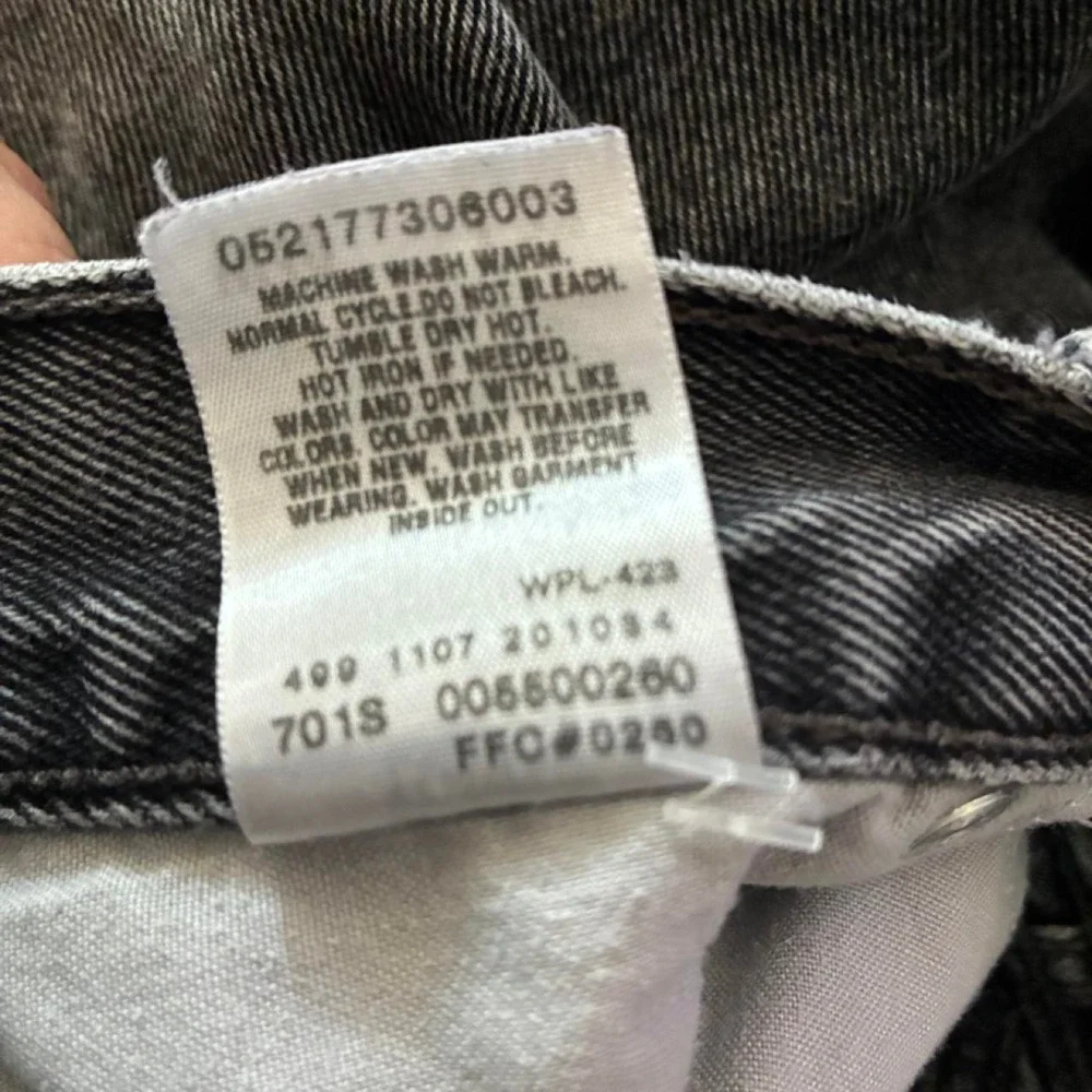 Preowned 2007 Black washed Levi Strauss 550 relaxed fit denim jeans. 40